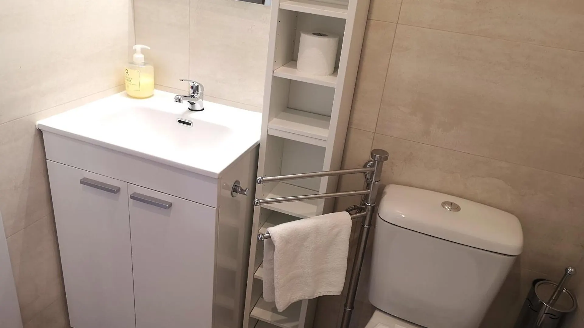 Apartment Aparteasy - Atic Sants Barcelona Spain