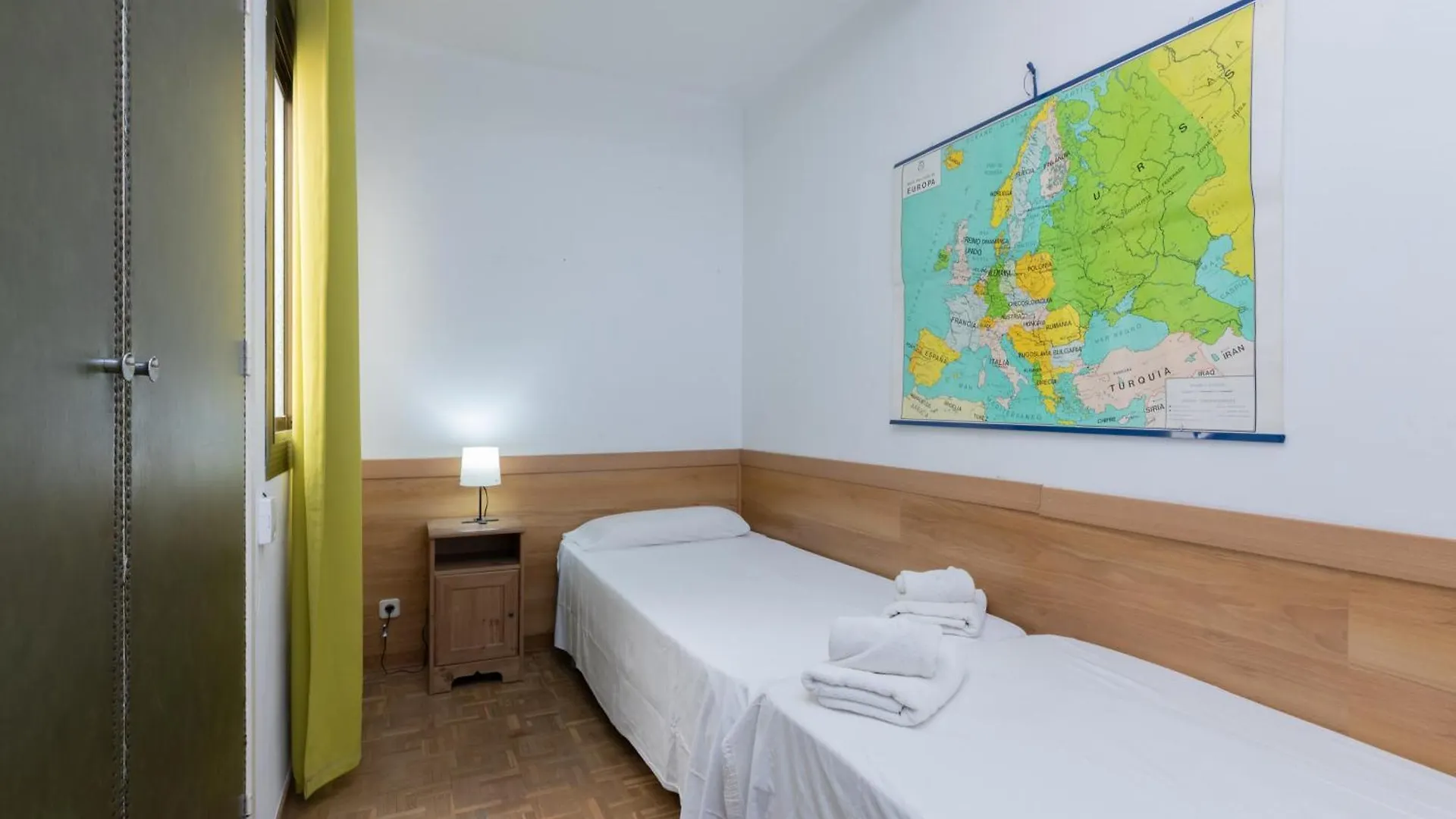 Apartment Aparteasy - Atic Sants Barcelona
